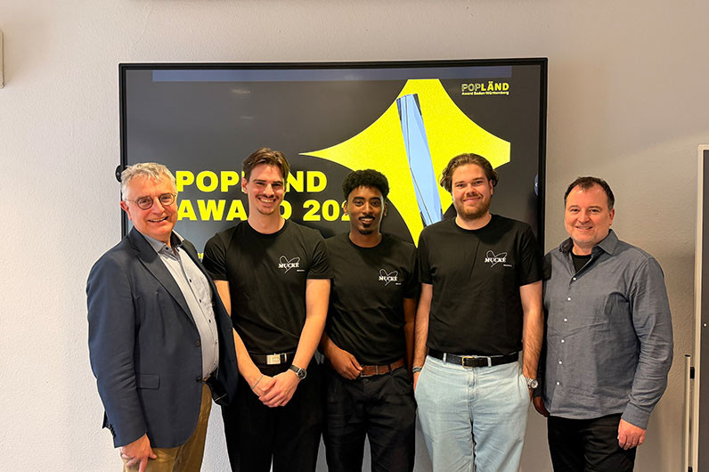 v.l.n.r. Staatssekretär Arne Braun, Tim Fischböck, Simon Kidane, Johann Fürstenberg und Geschäftsführer & Business Direktor der Popakademie Michael Herberger   